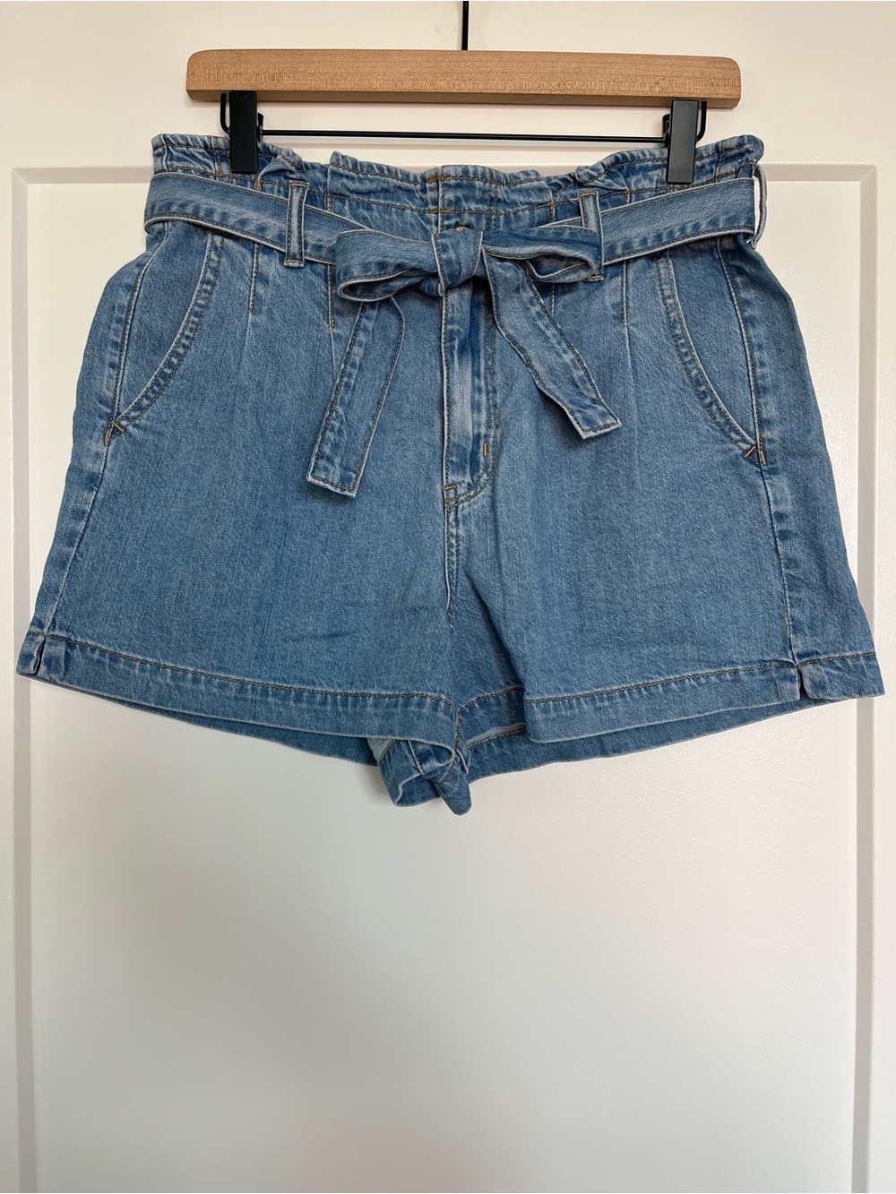 NWT American Eagle Mom Shorts Size 10 Paperbag Waist Tie Belt High Rise Denim